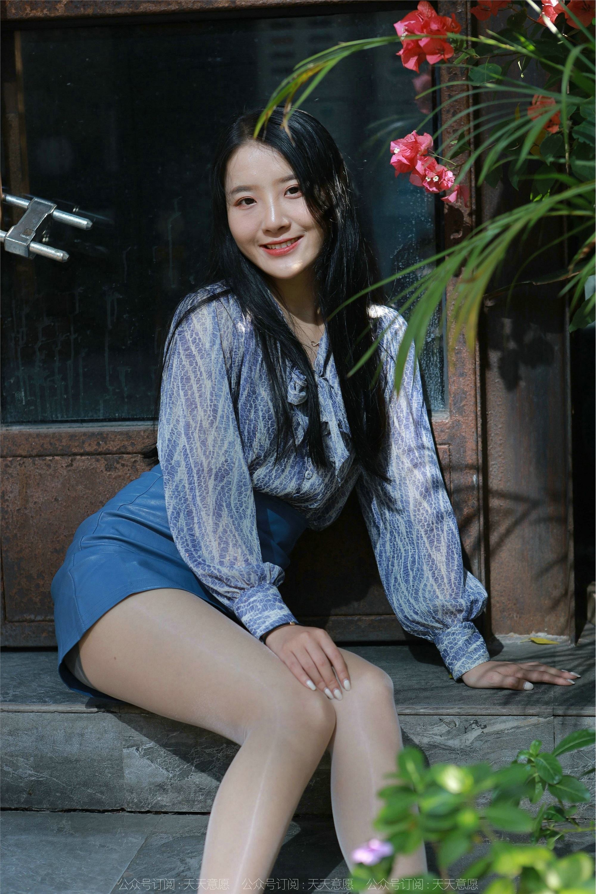 IESS异思趣向  2022.02.02 丝享家995：婉萍《油亮蓝色短裙》